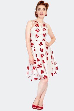 Robe blanche a cerises