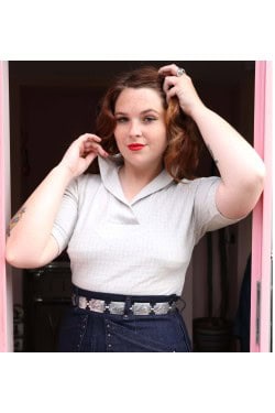 T-shirt pin-up carreaux gris années 50