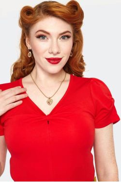 T-shirt pin-up rouge années 50