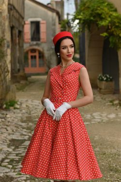 Robe rockabilly à pois rouge années 50 femme