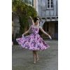 Robe années 50 fleurie rose style pin-up en mouvement