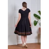 Robe vintage noire bandes ricrac jaune violet rose jupe evasee elegant