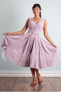 Robe mauve col V drape boutons assortis ceinture jupe swing Miss Candyfloss plage vintage