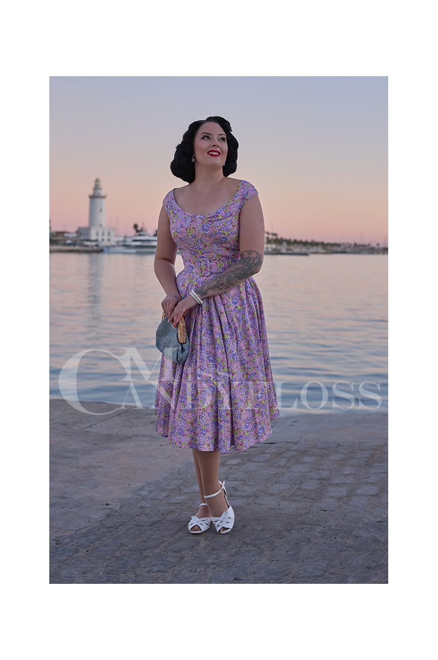Robe vintage fleurie violette Miss Candyfloss, jupe évasée plissée et ceinture assortie, fabrication européenne