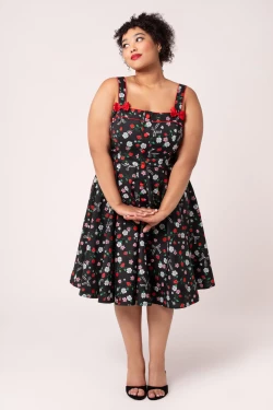 Robe rockabilly noire fraises swing coton leger poches laterales style pin-up femme