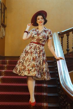Robe chemise ecrue bouquet roses automnales swing ceinture bordeaux Hearts and Roses vintage