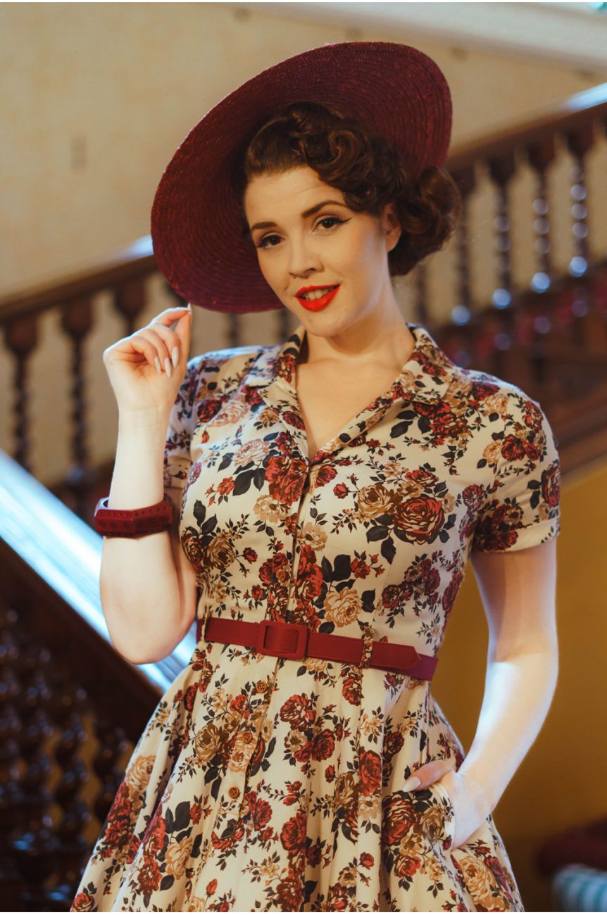 Robe pin-up ecrue bouquet roses automnales silhouette swing elegance british vintage 50s